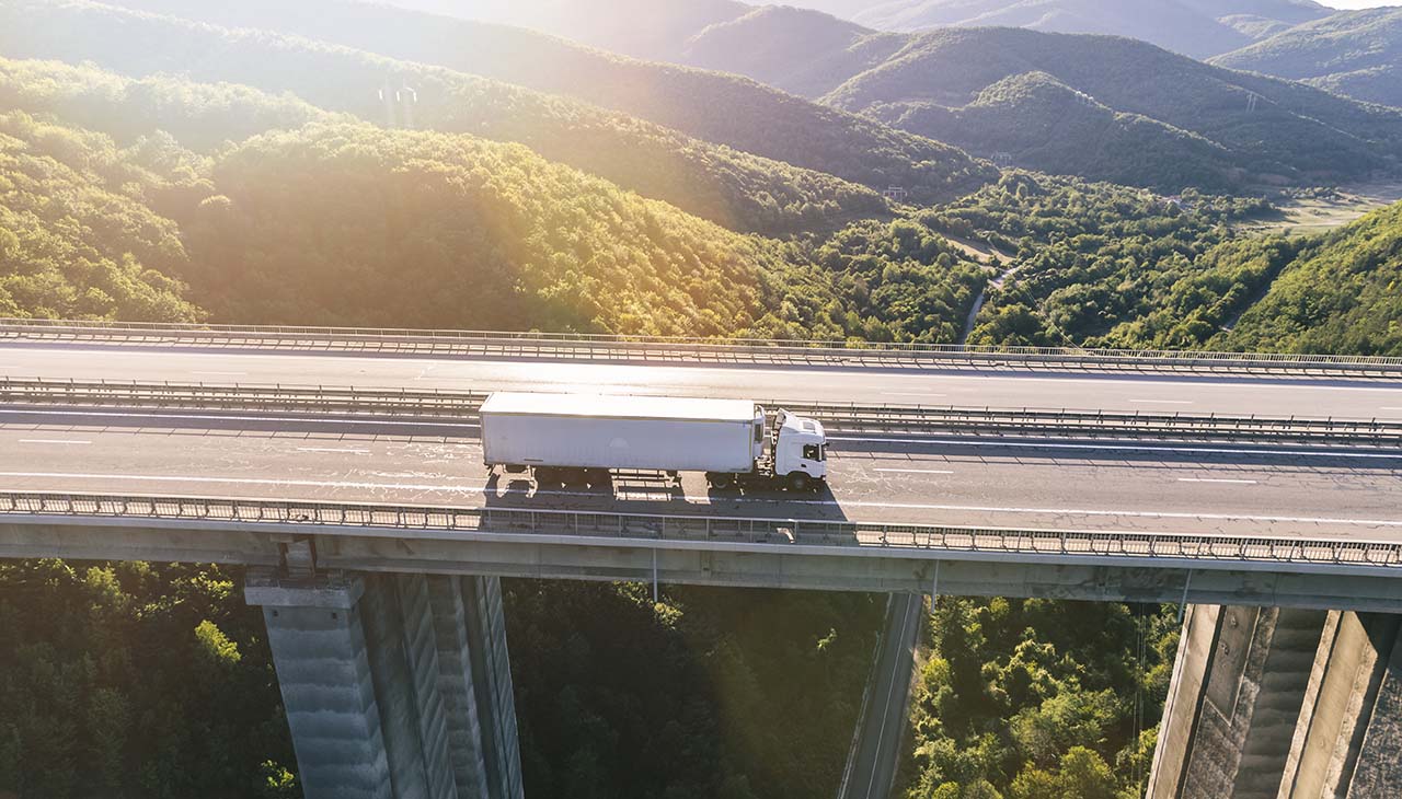 5 Types of Trucks in Logistics: Definitions and Importance