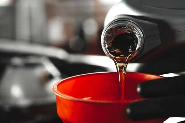 Comparing Synthetic and Conventional Fluids for High Performance Engines
